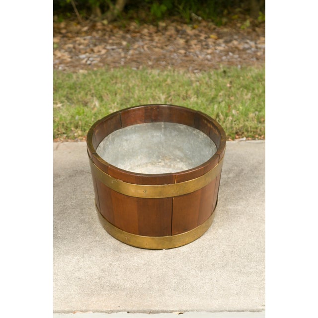 English 1870s Oval Oak Planter or Wine Cooler with Brass Braces and Liner For Sale - Image 4 of 12