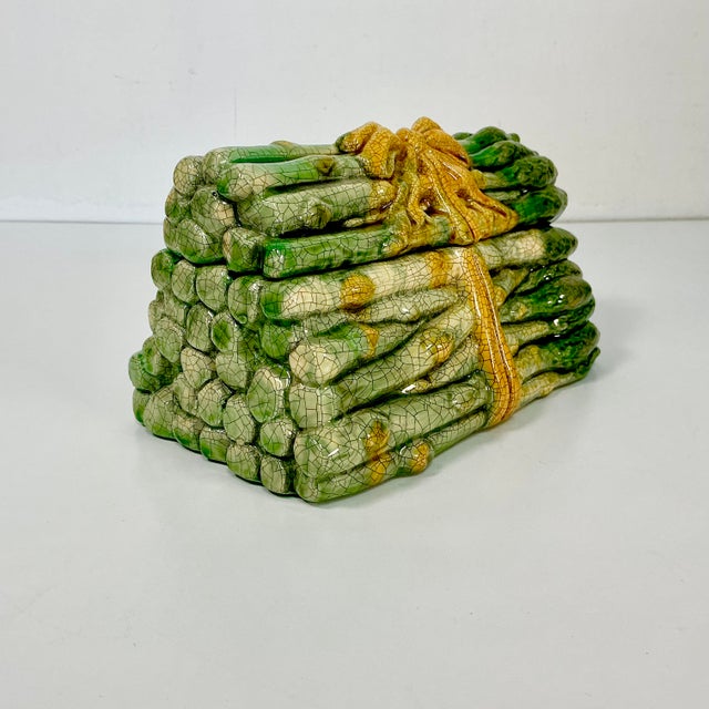 1940s 1940s Vintage Majolica French Hollywood Regency Trompe L’Oeil Asparagus Box. For Sale - Image 5 of 15