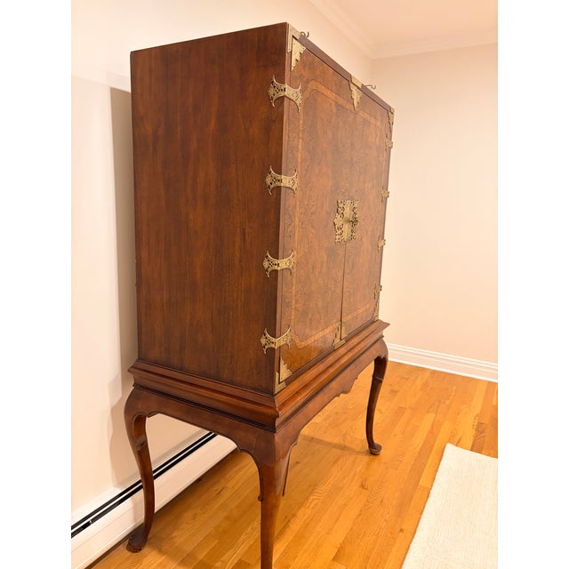 Chinoiserie 1980s Burl Walnut Chinoiserie Style Media / Bar Cabinet For Sale - Image 3 of 18