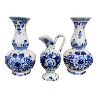 Antique Handmade Hand-Painted Delft Blue Delftware Knobbel Vase, Bulbous Bottle and Tulip Vase, Holland, 1920s, Set of 3 For Sale