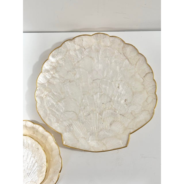 1960s Vintage Capiz Shell Nesting Trays – Brass Trim Coastal Hollywood Regency Set of 3 For Sale - Image 5 of 11