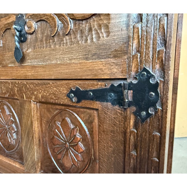 Early 20th Century Spanish Baroque Carved Walnut Tuscan Three Drawers Credenza or Buffet For Sale - Image 12 of 13