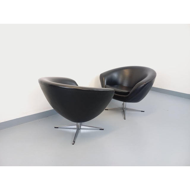 Set of two vintage swivel armchairs from the 1970s, Pod model attributed to the Swedish manufacturer Overman, in black...