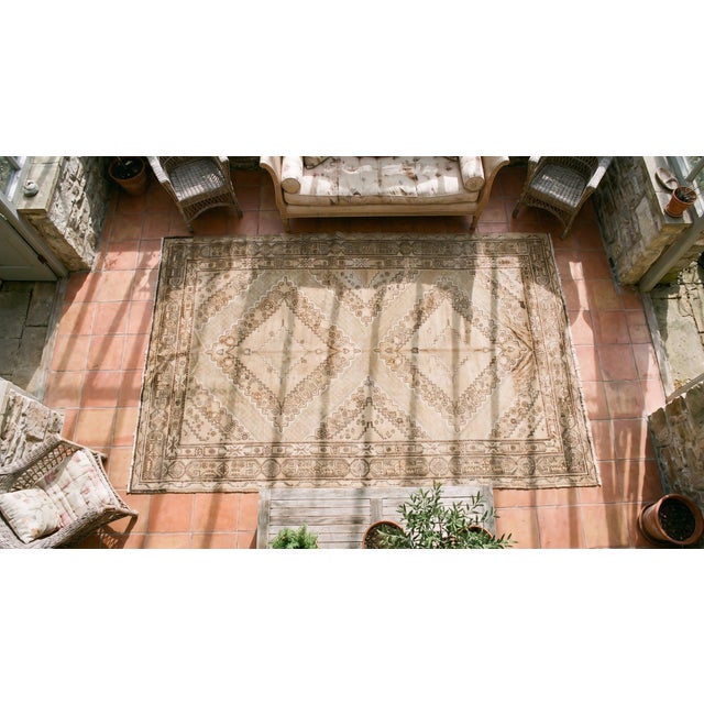 1930s Tan Ecru Diamond Antique Central Asian Khotan Rug 6'9" X 12'9" Handknotted Wool Carpet For Sale - Image 9 of 9