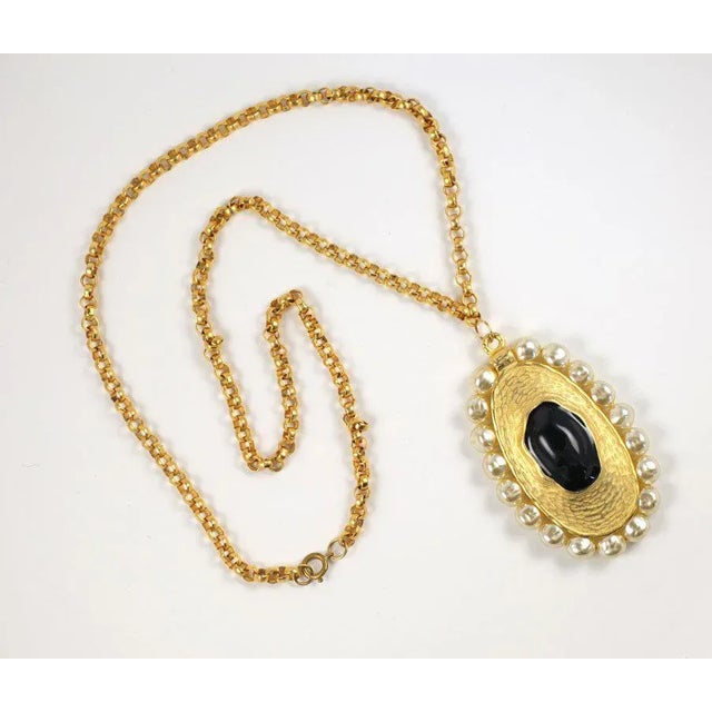 Mid-Century Modern 1970s Pendant Necklace With Faux Baroque Pearls For Sale - Image 3 of 8