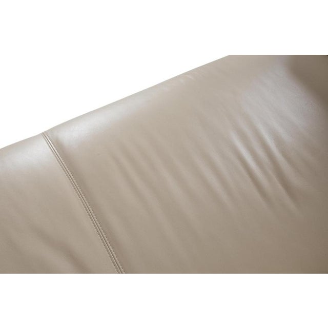 Cream Leather Nimbus Three-Seater Sofa with Manual Function from Intertime For Sale - Image 9 of 18