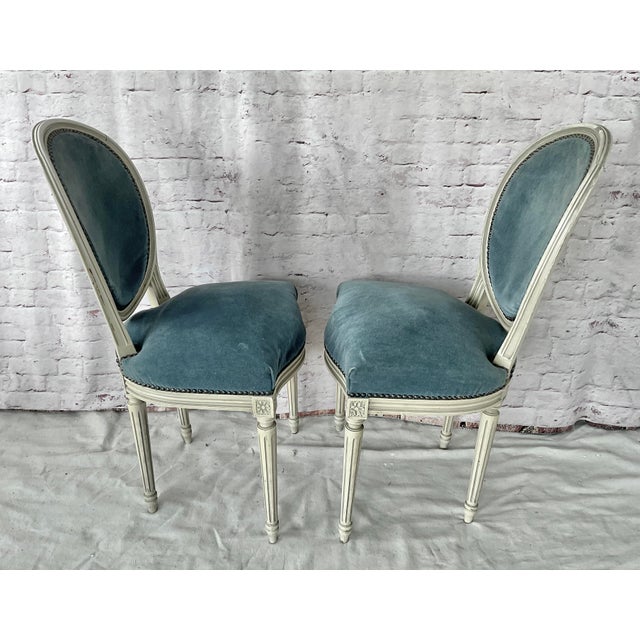 French Louis XVI Style Painted and Upholstered Dining Chairs Set of Eight For Sale - Image 4 of 10
