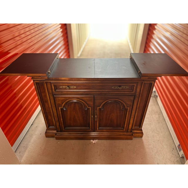 Vintage 1970s Bernhardt Hibriten Flip-Top Server / Buffet / Sideboard / Credenza This vintage 1970s Bernhardt Hibriten...