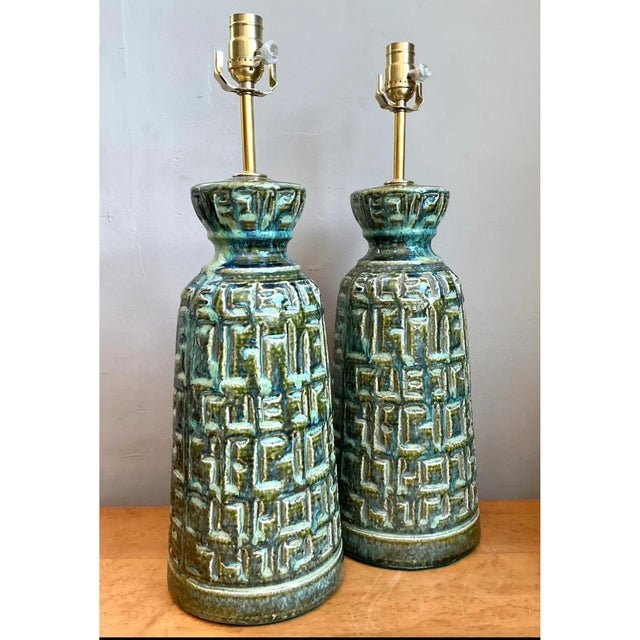 Vintage Mid-Century Modern Green Textured Ceramic Table Lamps - a Pair For Sale - Image 4 of 12