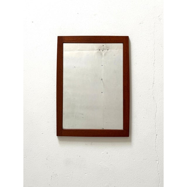 Teak Framed Mirror – 1960s–70s A timeless Danish mirror featuring a beautiful teak frame from the 1960s–70s. Its clean and...