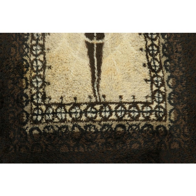 Rug & Kilim Vintage Swedish Rya Rug in Beige-Brown With Starburst Medallion - Rug & Kilim For Sale - Image 4 of 7