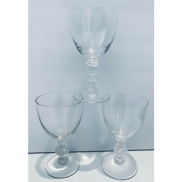 Signed 1950’s Vintage Lalique ‘Saint Hubert’ Crystal ‘Bourgogine’ Wine Goblet With 3 Frosted Leaf Decorations on the Stem, Art Deco Style- Set of 3 For Sale - Image 10 of 11