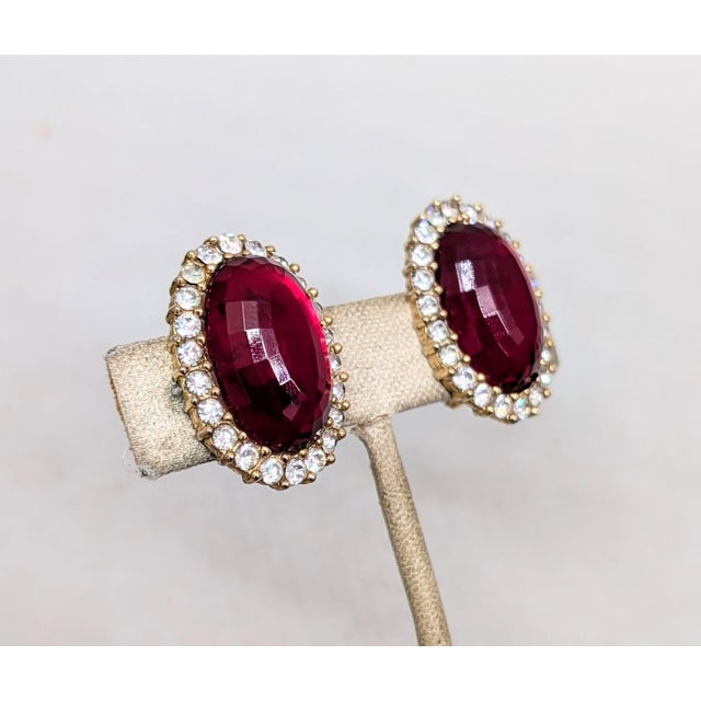 Mid-Century Modern Vintage 1960s Signed Hattie Carnegie Oval Goldtone Faux-Garnet & Clear Rhinestone Clip Earrings-2 Pieces For Sale - Image 3 of 7