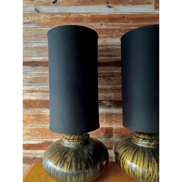 Pair of Vintage Modern Monumental Table Lamps in Black + Gold Ceramic | Late 20th Century For Sale - Image 9 of 12
