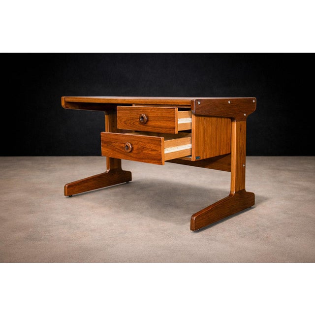 Mid-Century Modern Desk in Cherry Wood, Geraldo De Barros for Hobjeto, 1970s For Sale - Image 3 of 8
