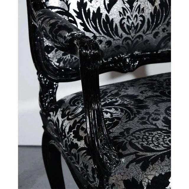 1930s Hollywood Regency Bergere Chair in Embossed Velvet & Black Lacquer For Sale - Image 5 of 10