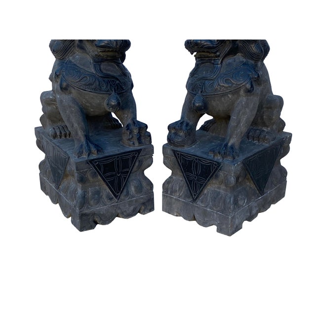 1990s 20" Chinese Pair Black Gray Stone Fengshui Foo Dog Lion Statues For Sale - Image 5 of 13