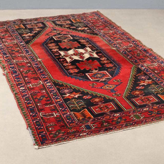 Red Middle Eastern Mazlagan Rug in Wool For Sale - Image 8 of 8