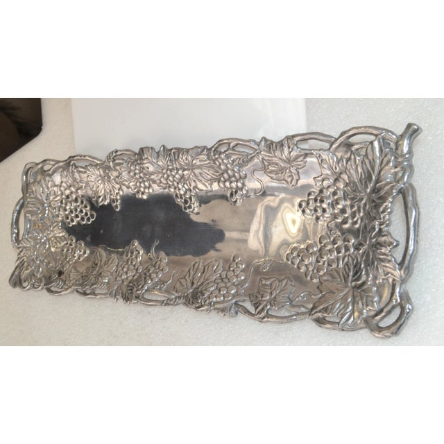 1990s Repousse Grapes Arthur Court Cast Aluminum Rectangle Serving Platter Tray For Sale In Miami - Image 6 of 13