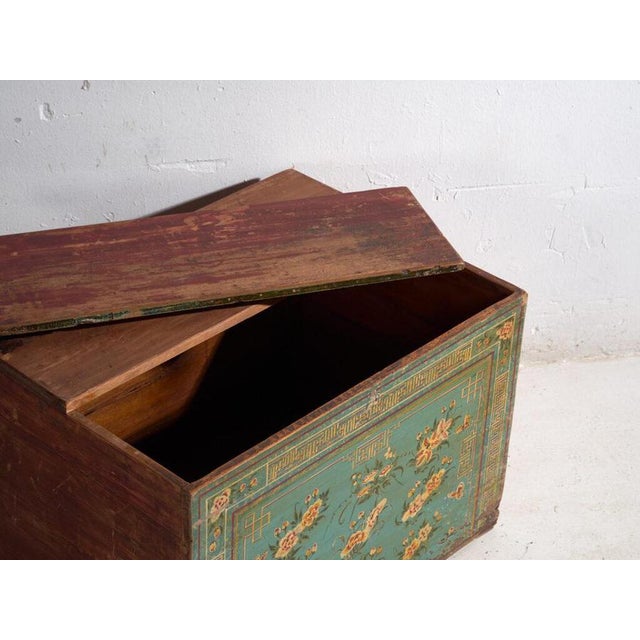 Antique Chinese Pine Trunk from Amaru, Dongbei For Sale - Image 3 of 11