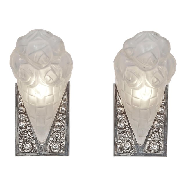 A Pair of French Art Deco Wall Sconces by Dgue 1930 France - 2 Pairs Available For Sale