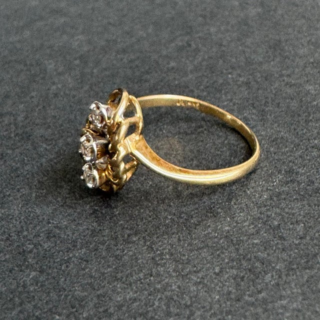 14k Gold & Diamond Ring Swirled Freeform Cluster Three Stone Vintage Size 6.25 For Sale - Image 4 of 11