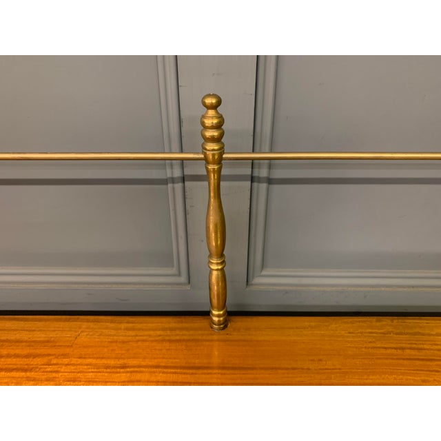 A very pretty early 20th century period inlaid satinwood side table. Very well constructed in attractive satinwood veneers...