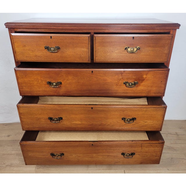 Late 19th Century Victorian Chest of 5 Drawers in Walnut with Drop Handles, 1900s For Sale - Image 5 of 18