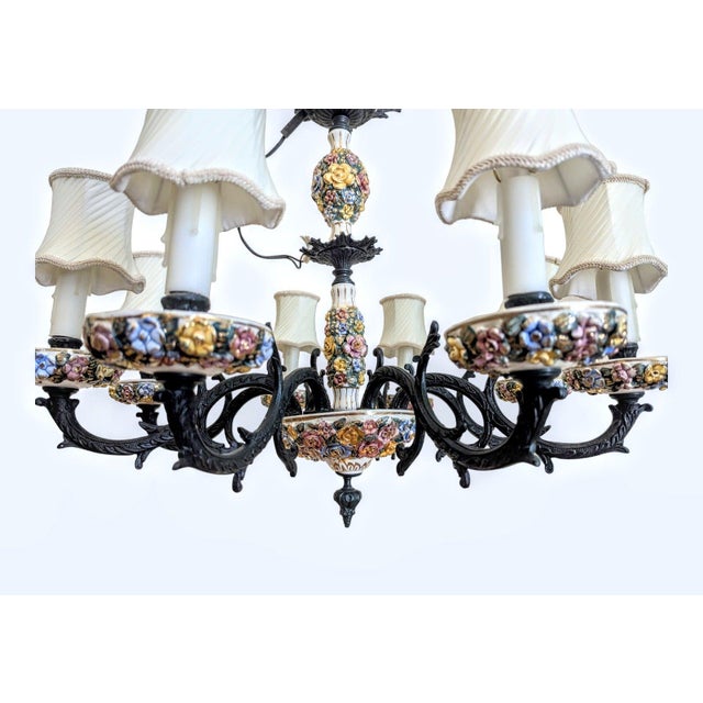 1960s Italian Capodimonte, Faience-Style Porcelain and Wrought Iron Chandelier For Sale In New York - Image 6 of 11