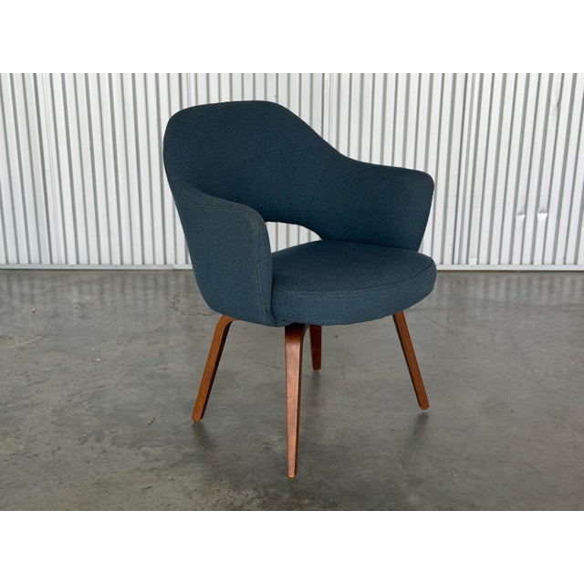 1950s Eero Saarinen for Knoll Executive Armchair With Wood Legs - All Original - Blue For Sale - Image 9 of 9