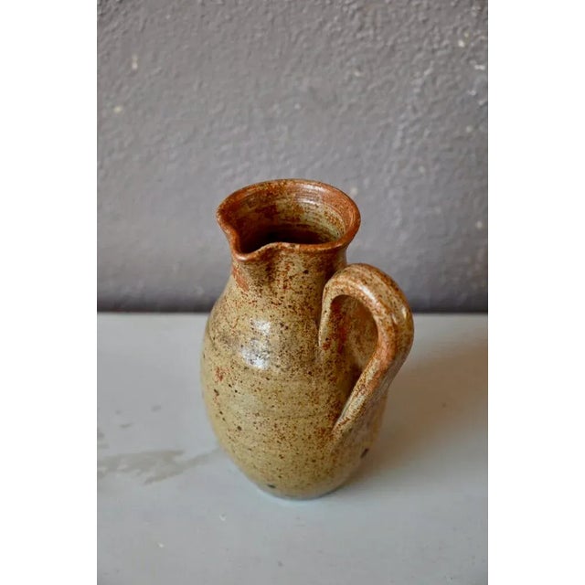 This magnificent ventru pitcher with thick and rustic shapes comes from the village of La Borne en Puisaye. Made of...