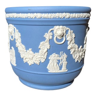 Vintage Wedgwood Neoclassical Blue Jasperware Cache Pot For Sale