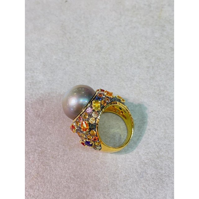 Bochic “Capri” Multi Sapphire & Tahiti Pearl Ring Set In 18K Gold & Silver For Sale - Image 9 of 12