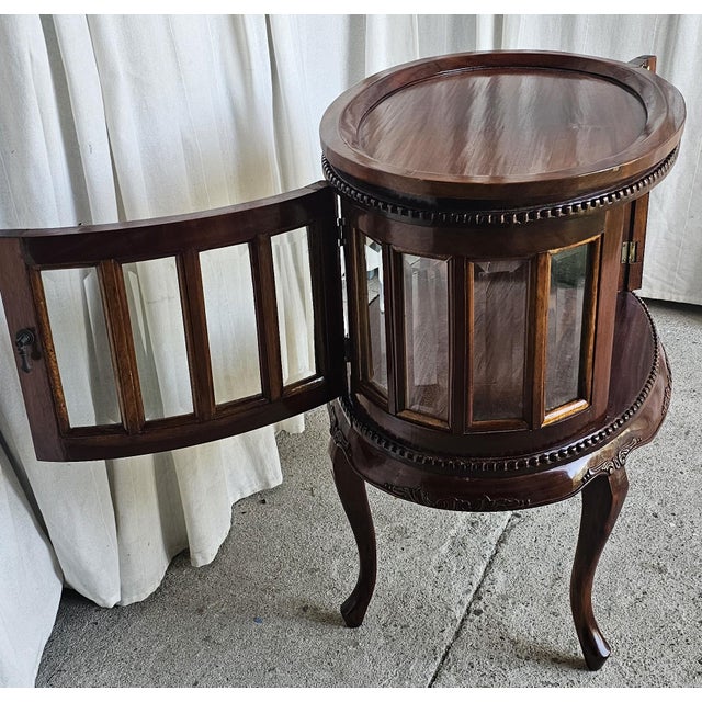 1950s Dumb Waiter Glass Liquor Cabinet, Side Table, Mahogany , Tea Table/Cabinet For Sale - Image 5 of 16