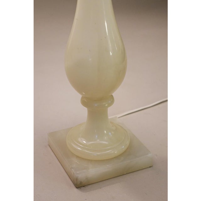 Alabaster Matched Pair Nos Hollywood Regency Modern Alabaster Marble "Teardrop" Urn Style Column Table Lamps Italy 1970's Minty! For Sale - Image 8 of 13