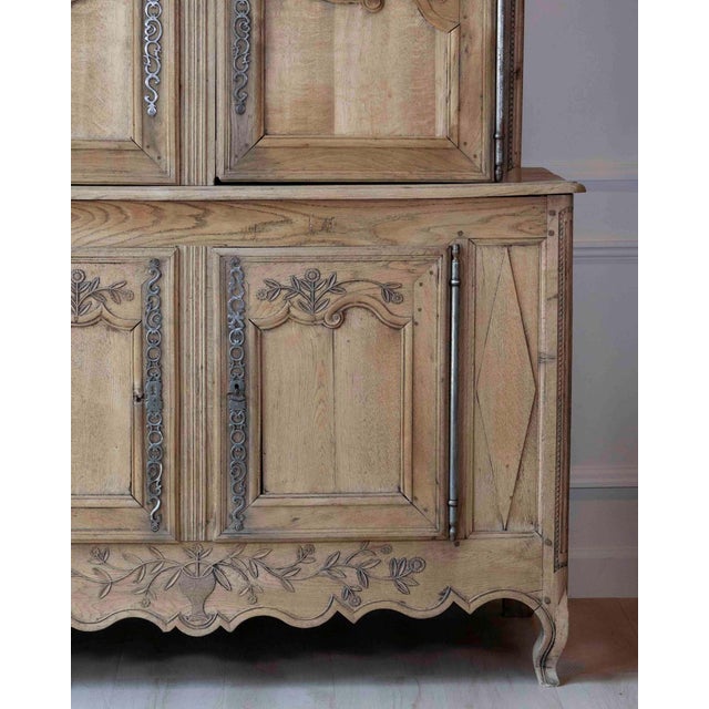 French Early 19th Century Provincial Oak Buffet Deux Corps For Sale - Image 11 of 14