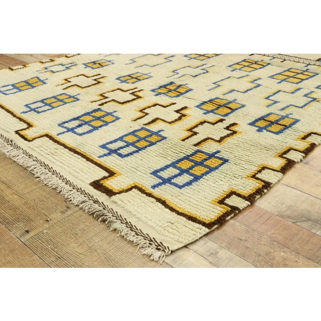 Vintage Moroccan Azilal Rug - 04'07 x 10'06 For Sale In Dallas - Image 6 of 10