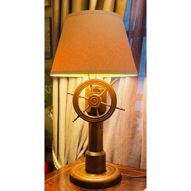 Mid-Century Modern 1950s Nautical Wooden Ship Wheel Table Lamp With Linen Gold-Lined Shade – Coastal Maritime Accent Lighting For Sale - Image 3 of 7