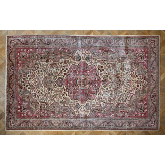 Large hand-knotted Anatolian Kayseri rug with wool pile on cotton warp. Rich floral decoration and harmonious colors...