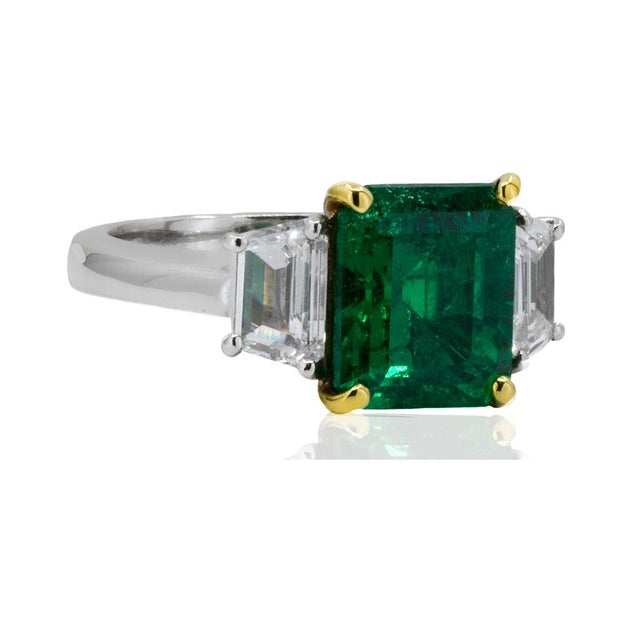 Contemporary Late 20th Century Platinum Emerald Ring, Size 5 For Sale - Image 3 of 5