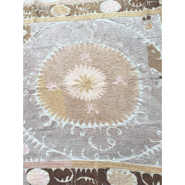Suzani Tablecloth - Neutral Tan Uzbek Tablecloth For Sale In New York - Image 6 of 7