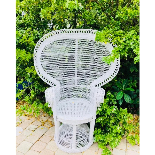 French 1970s Bohemian Vintage Handcrafted White Wicker/Rattan Emmanuelle Peacock Chair For Sale - Image 3 of 8