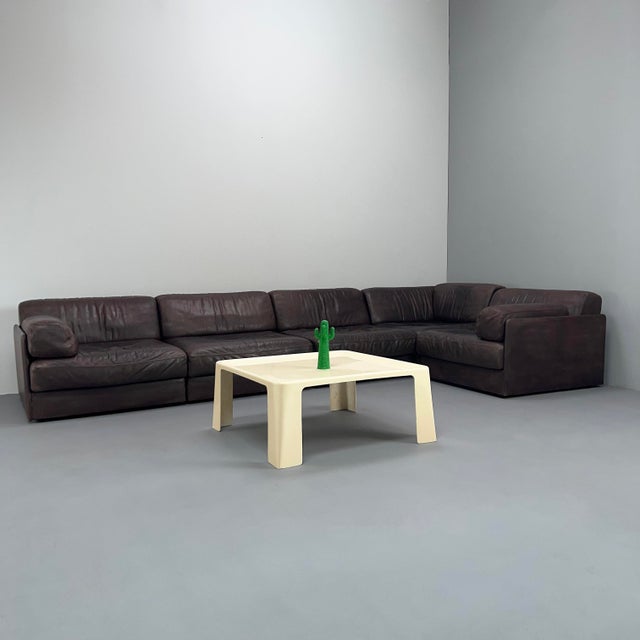5-piece upholstered seating group by De Sede, model DS76 Beautifully patinated leather in the usual De Sede quality...