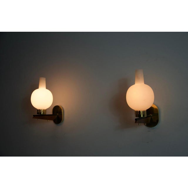 1960s Mid-Century Brass and Opaline Wall Lamps attributed to Stilnovo, Italy, 1960s, Set of 2 For Sale - Image 5 of 11