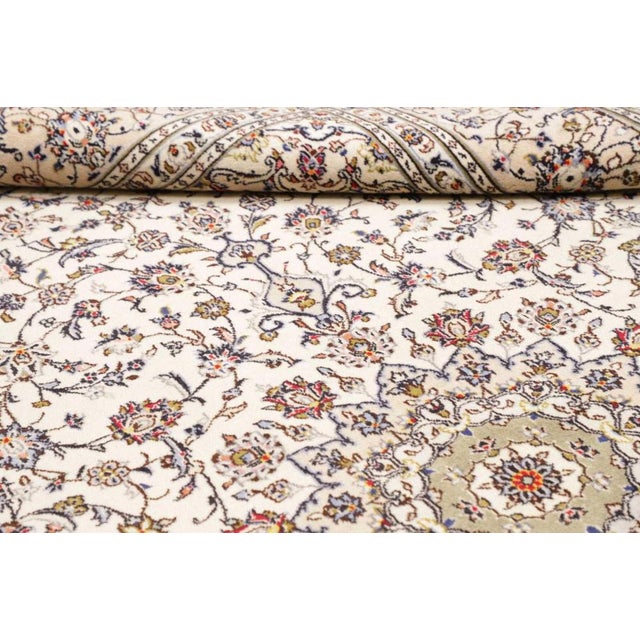 Middle Eastern Rug in Pure Wool For Sale - Image 10 of 11