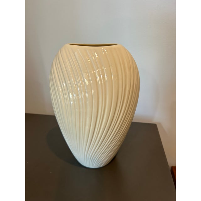 Vintage Lenox Mirage Porcelain Vase – Ivory Cream Ribbed “Windswept Flutes” Design For Sale - Image 9 of 12