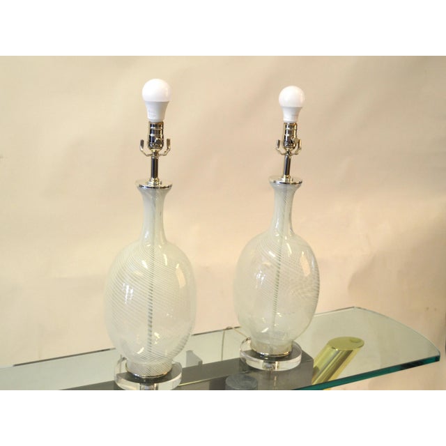 1980s Pair of Dino Martens Blenko Style Swirl Mid-Century Modern Transparent Blown Art Glass Table Lamps For Sale - Image 5 of 13