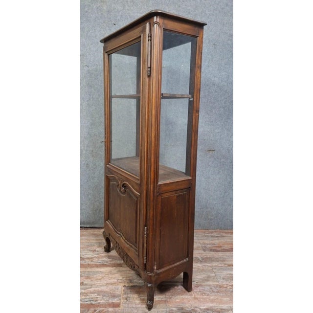 Mid-20th Century Louis XV French Display Cabinet in Walnut For Sale - Image 6 of 9