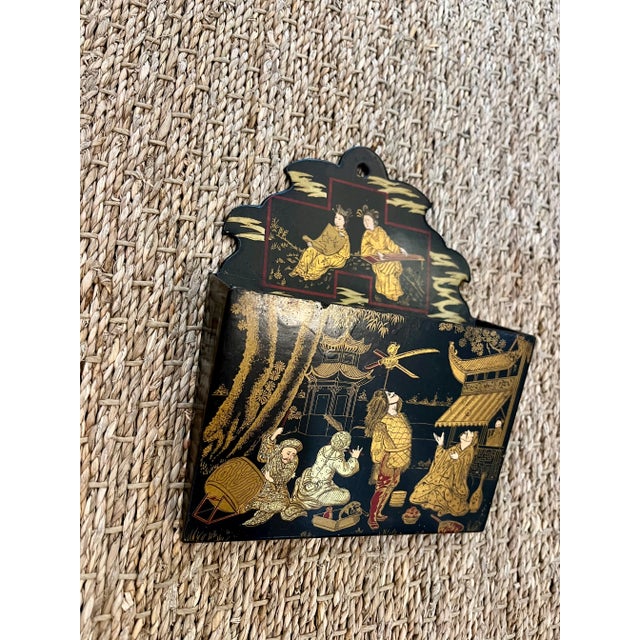 Lovely near perfect condition papier-mâché chinoiserie decorated wall pocket. Beautiful bright gold decoration