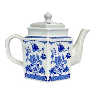 Vintage Italian Tuscany Style Blue & White Botanical Design Porcelain Tea Pot. For Sale
